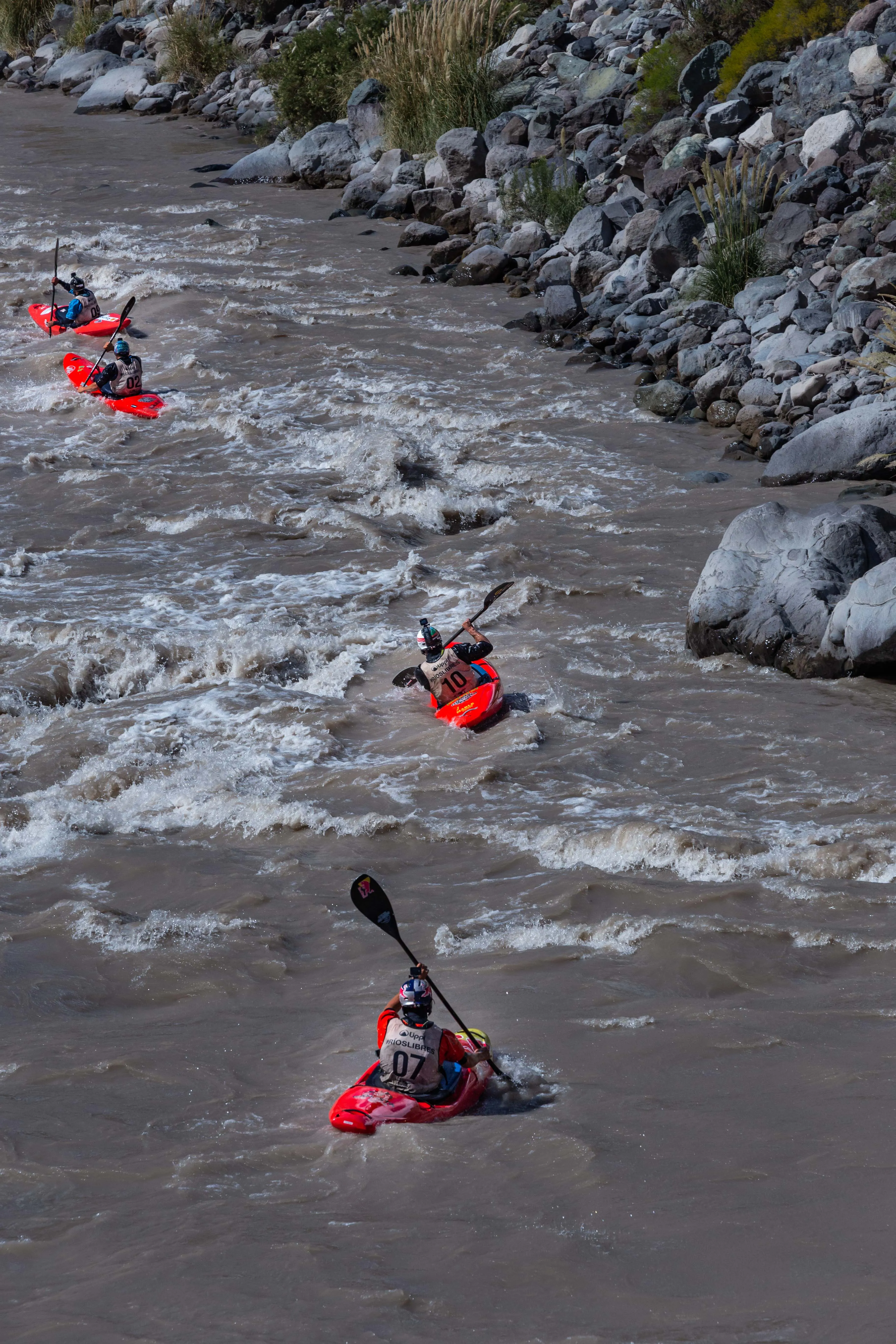 Competidores durante el border cross